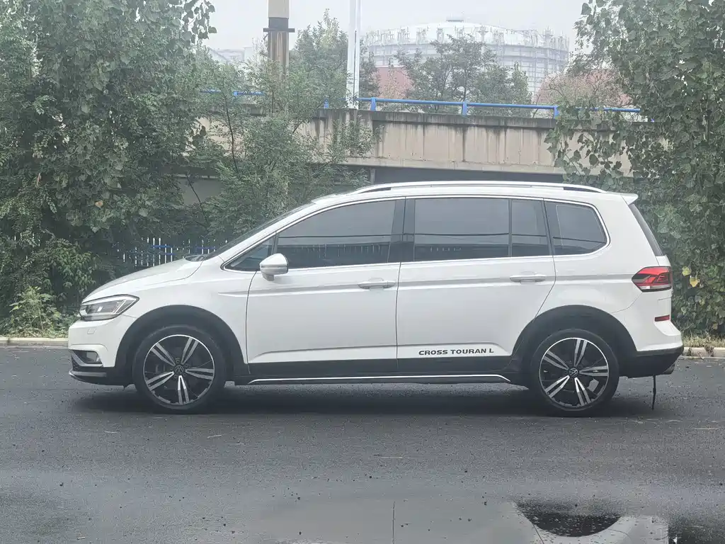 Volkswagen Touran — миниатюра 3
