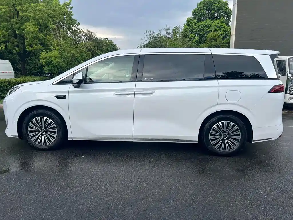 BYD Xia — миниатюра 3