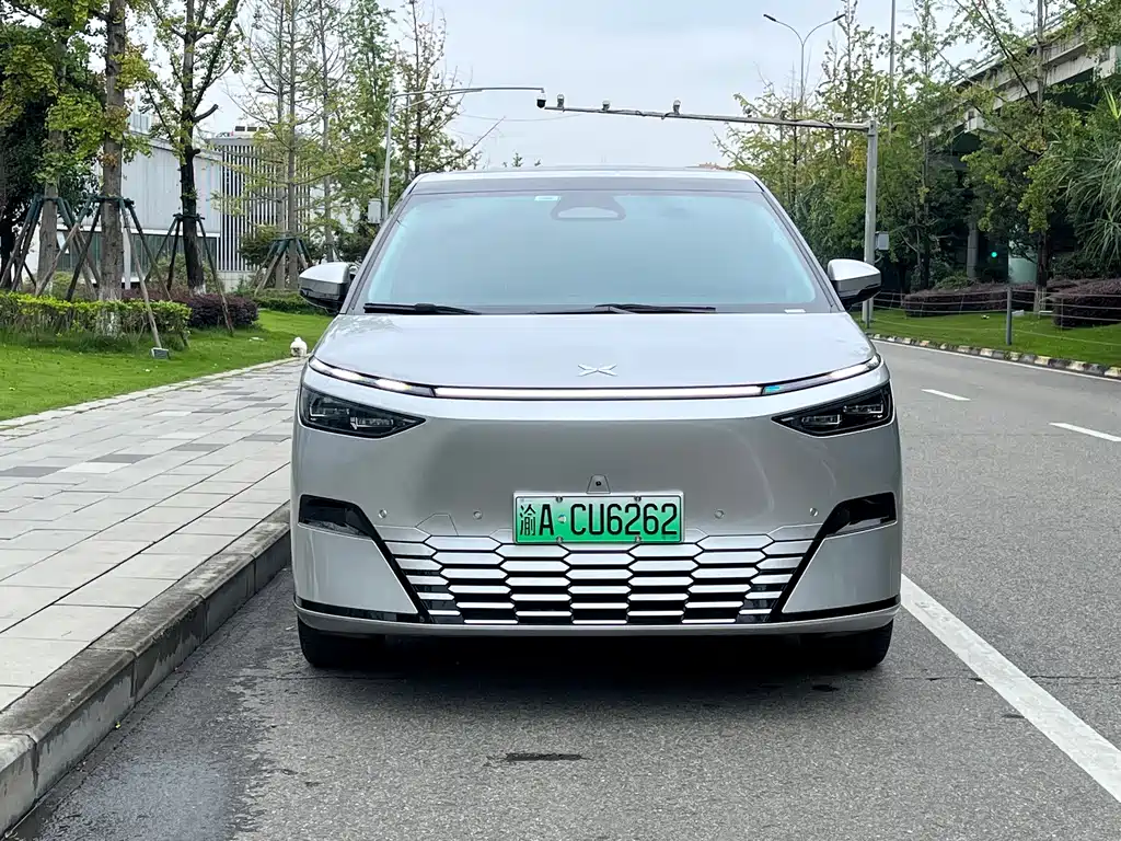XPeng X9 — миниатюра 2