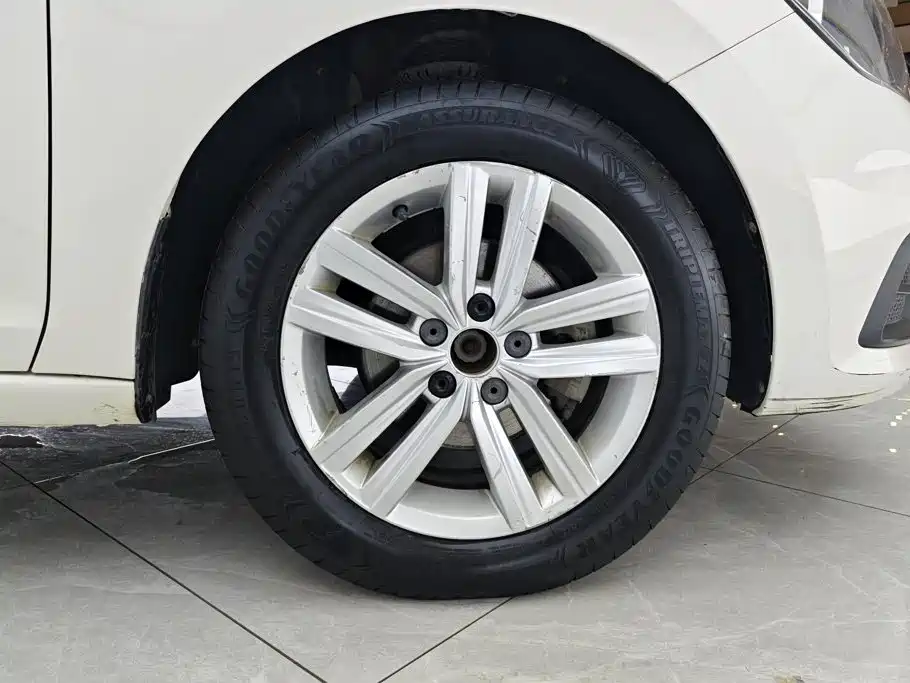 Volkswagen Santana — миниатюра 6