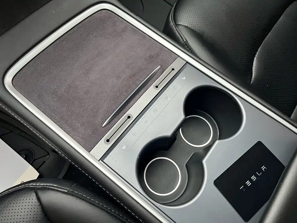 Tesla Model 3 — миниатюра 9