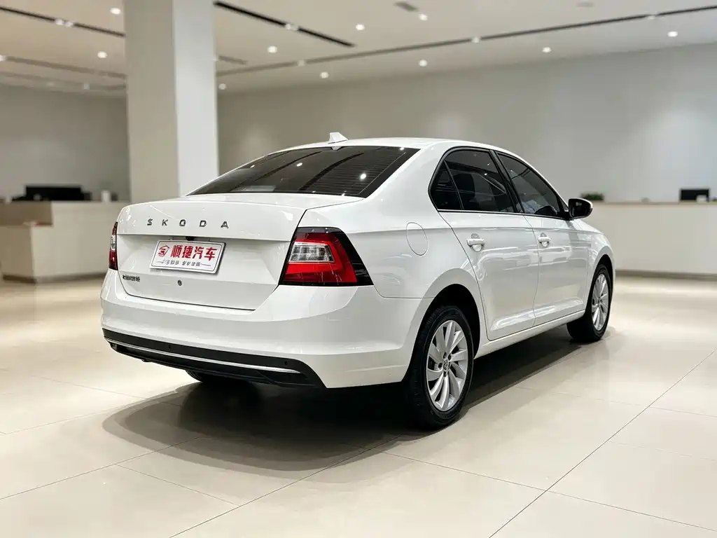 Skoda Rapid — миниатюра 11