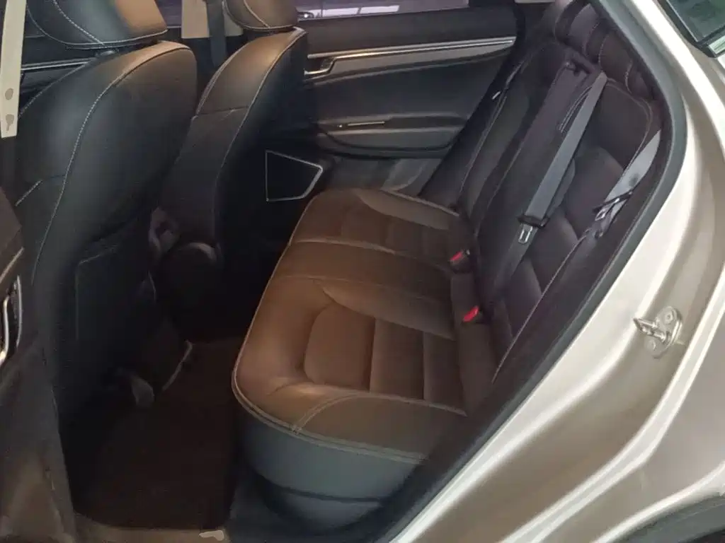 Geely Emgrand GS — миниатюра 17