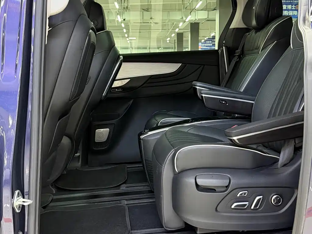 ROEWE  IMAX8