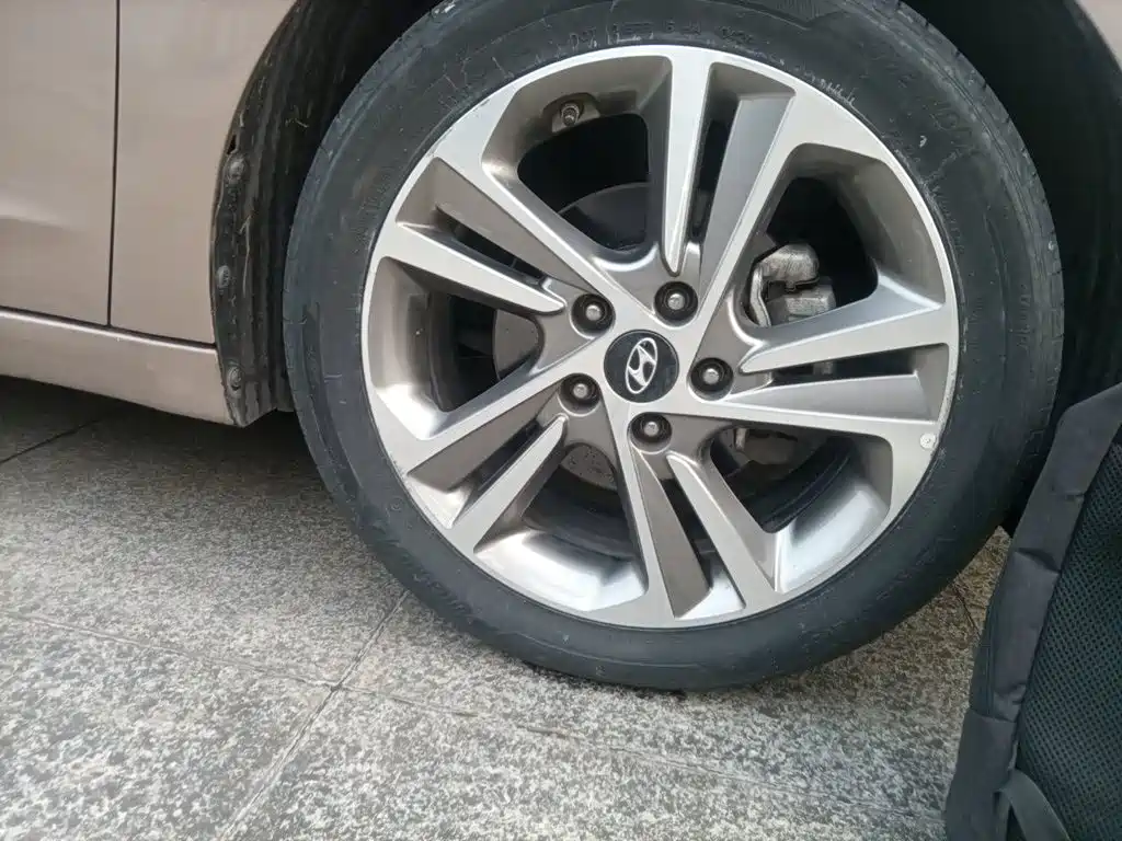 Hyundai Elantra — миниатюра 24