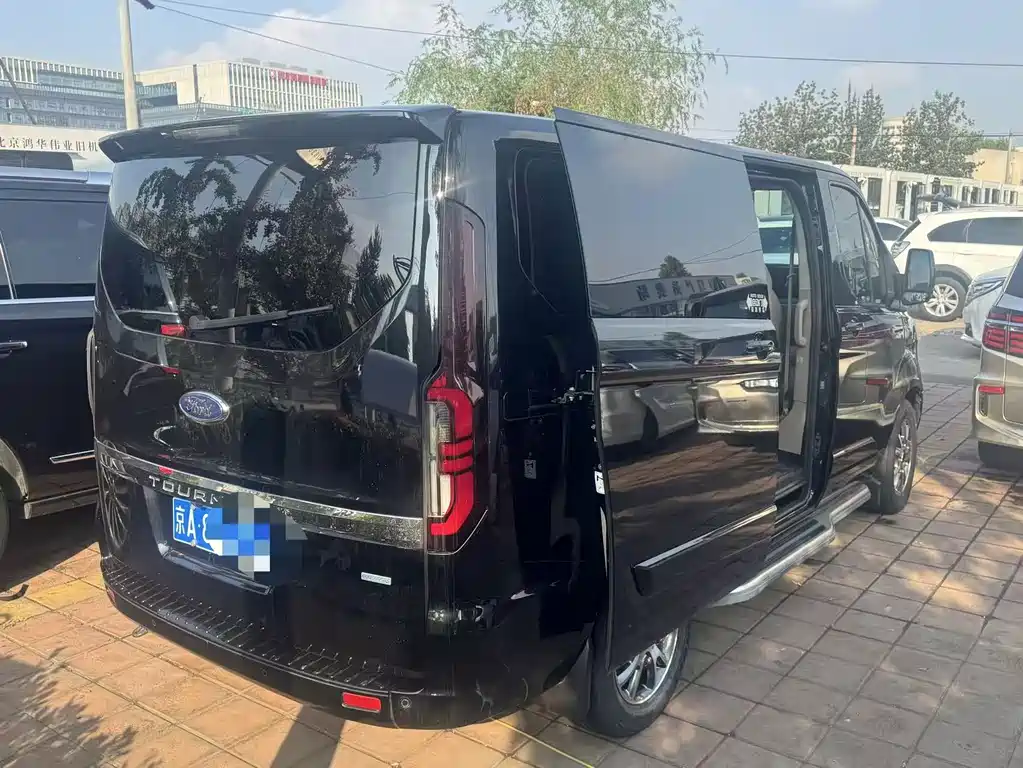 Ford Tourneo — миниатюра 9