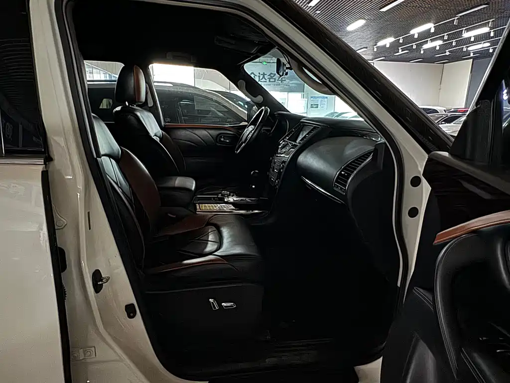 Nissan Patrol — миниатюра 6