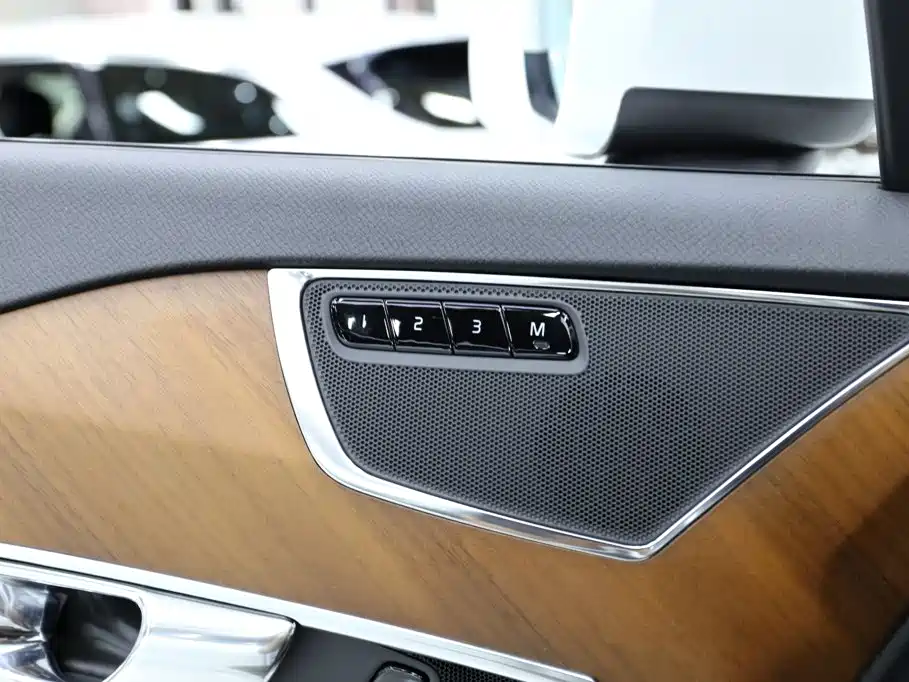 Volvo XC90 — миниатюра 17