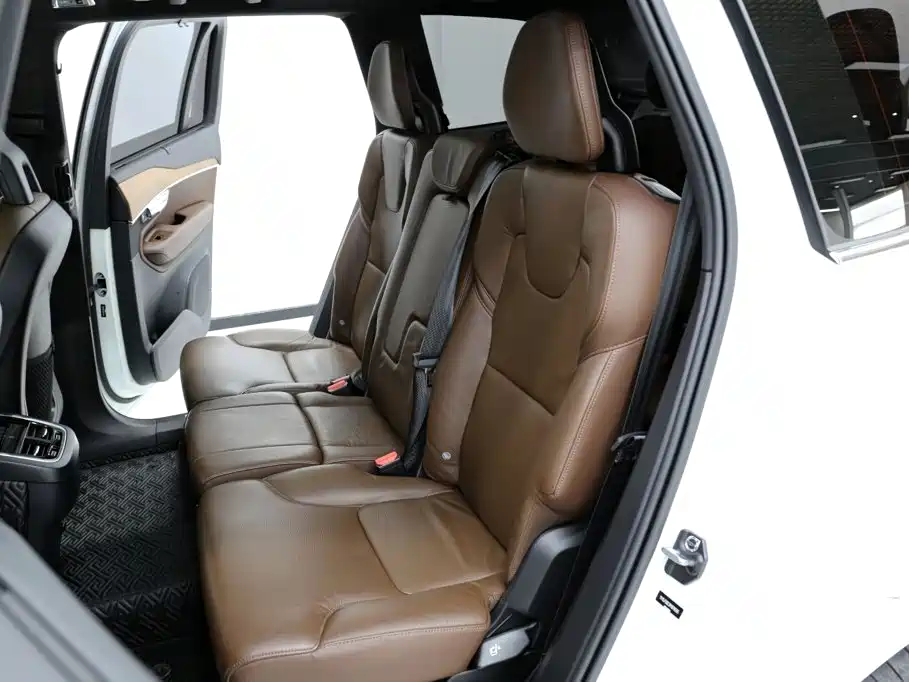 Volvo XC90 — миниатюра 8