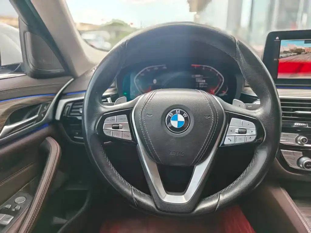 BMW 5 Series — миниатюра 15