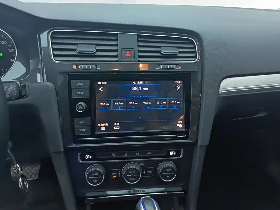 Volkswagen Golf EV — миниатюра 13