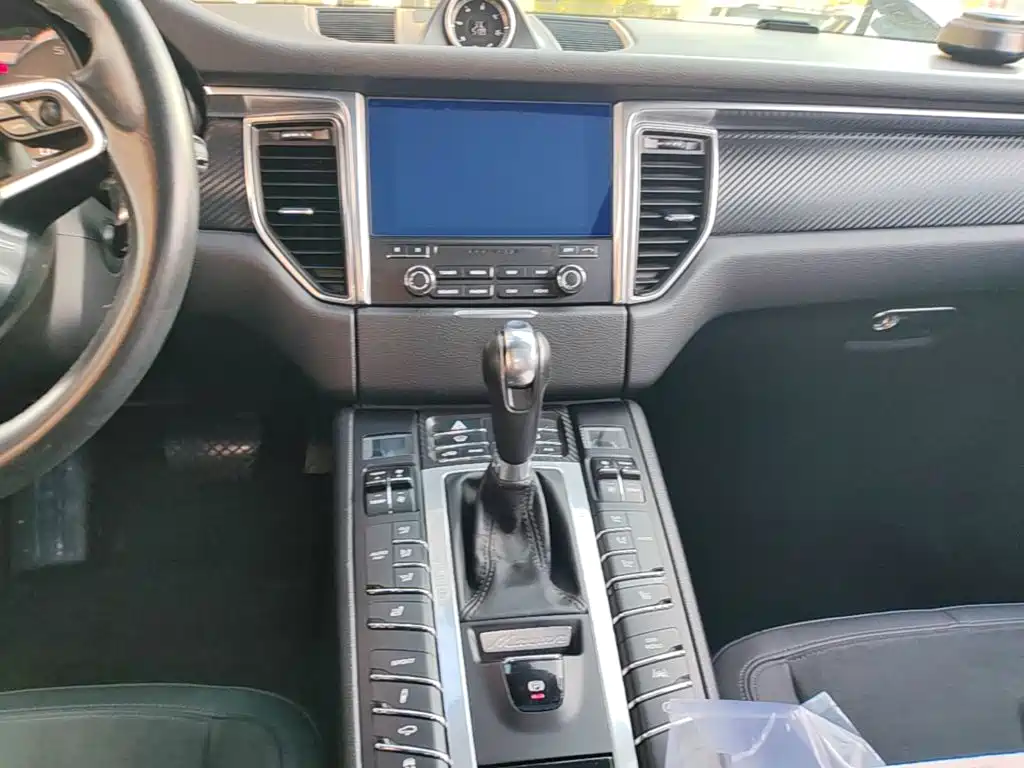 Porsche Macan — миниатюра 13