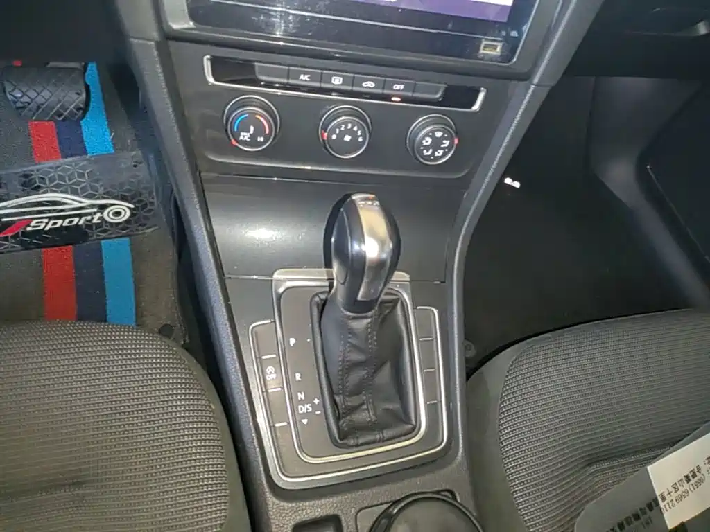 Volkswagen Golf — миниатюра 14