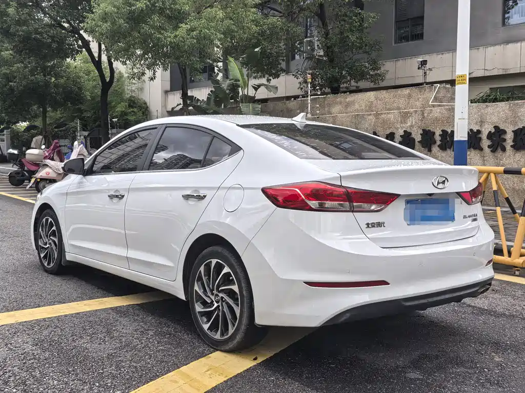 Hyundai Elantra — миниатюра 6