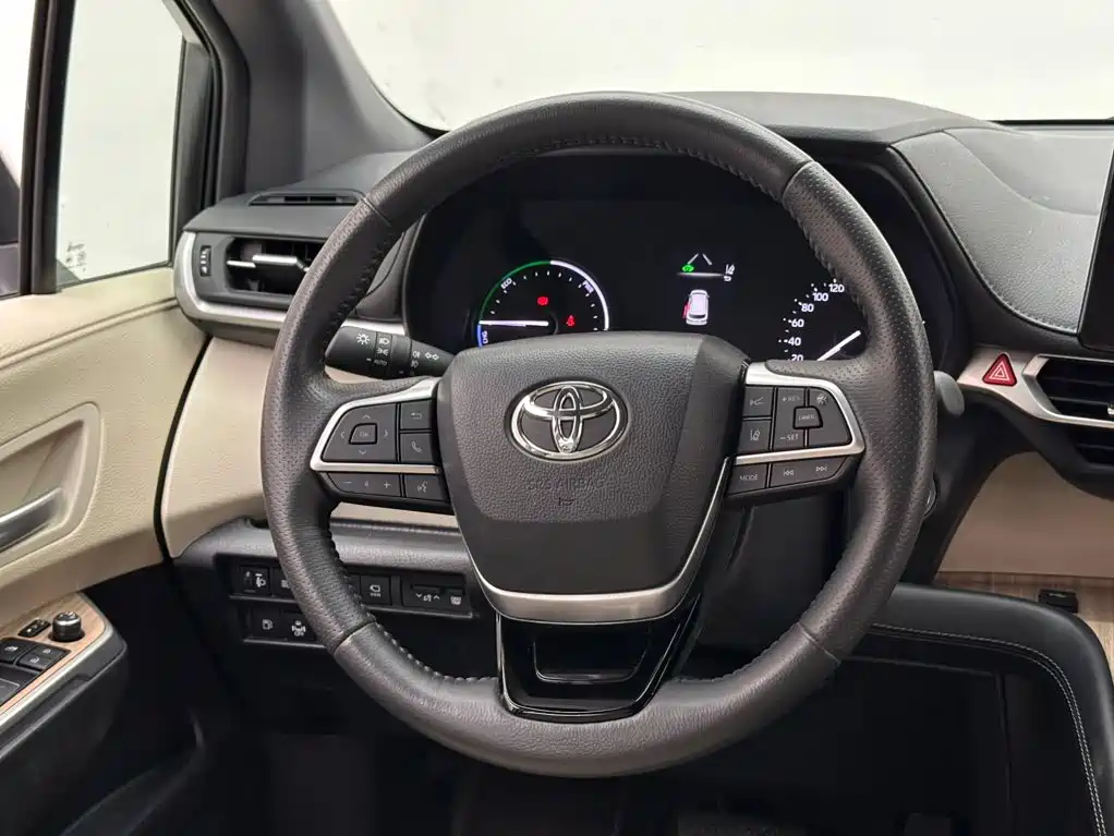 Toyota Sienna — миниатюра 12