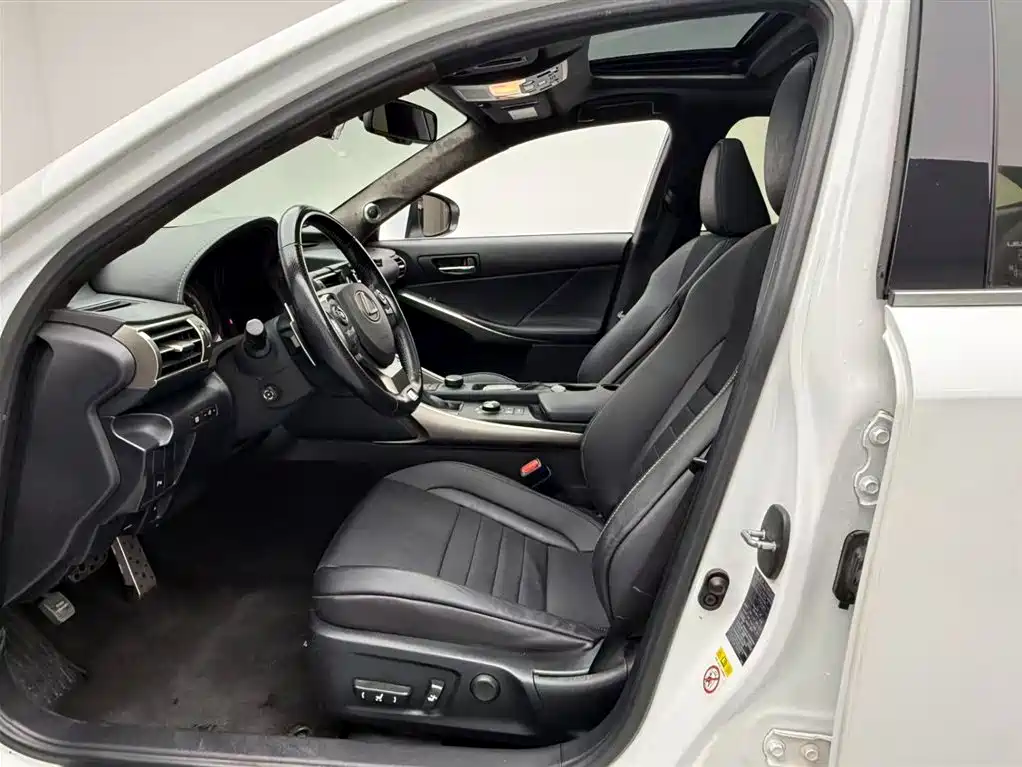 Lexus IS 2015 200t F SPORT