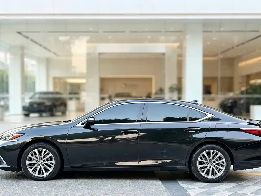 Lexus ES — миниатюра 7