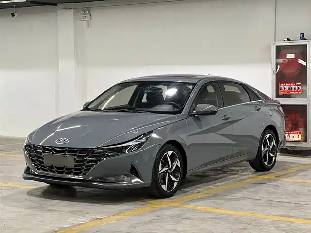 HYUNDAI ELANTRA