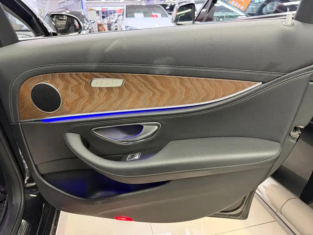 Mercedes-Benz E-Class — миниатюра 17