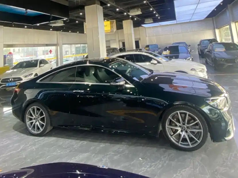 MERCEDES-BENZ E CLASS