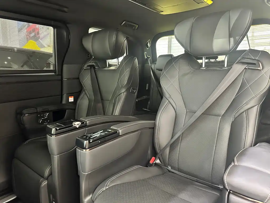 Toyota Alphard — миниатюра 8