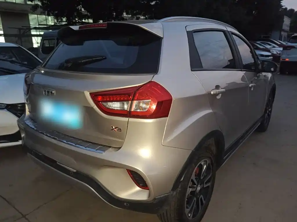 Geely Vision X3 — миниатюра 7