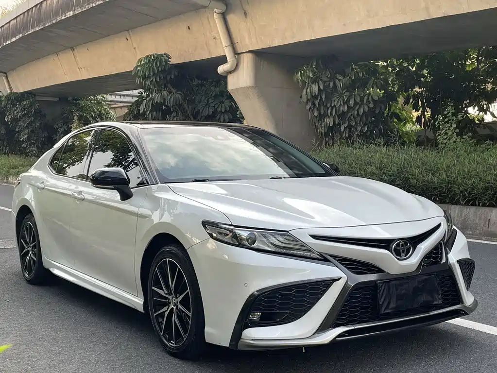 Toyota Camry — миниатюра 3