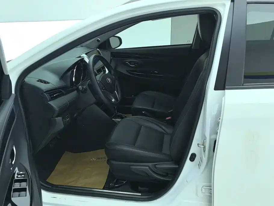 Toyota Yaris L — миниатюра 9