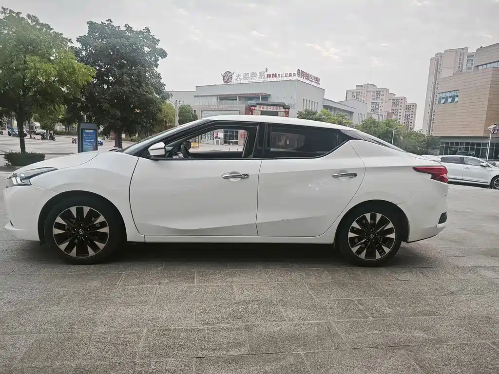 Nissan Bluebird — миниатюра 8