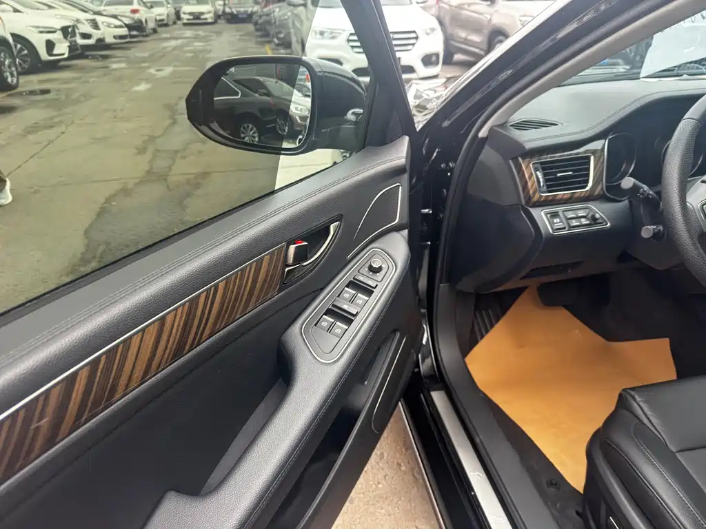 Hongqi Hongqi H7 — миниатюра 9