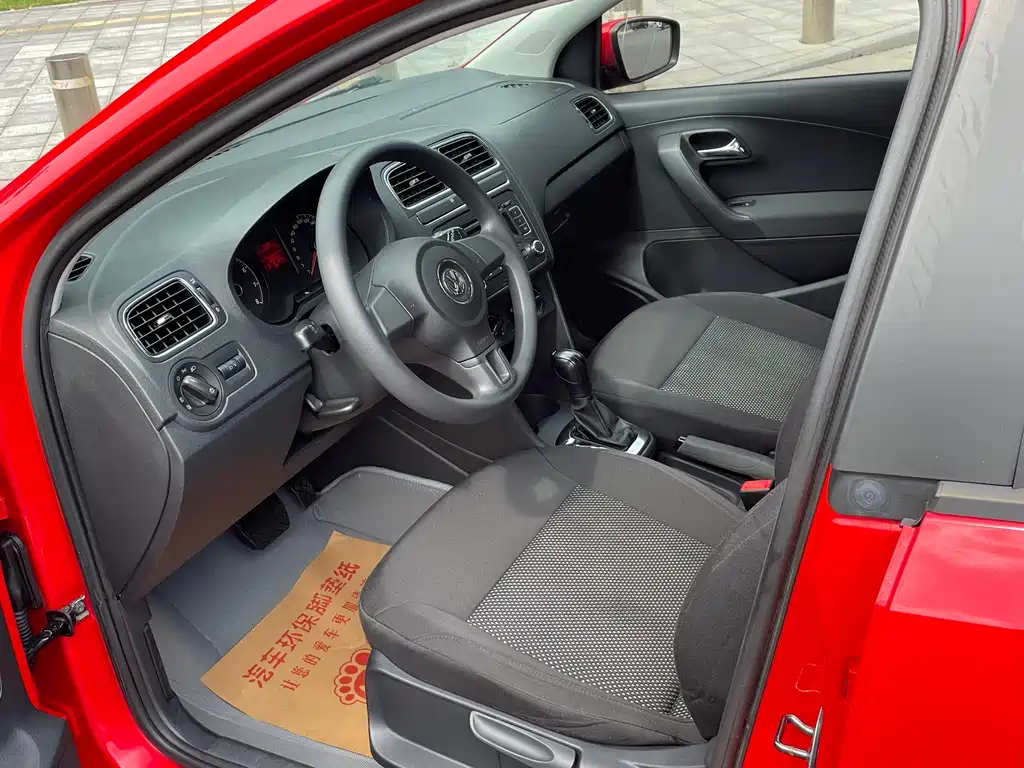Volkswagen Polo 2011 1.4L AT