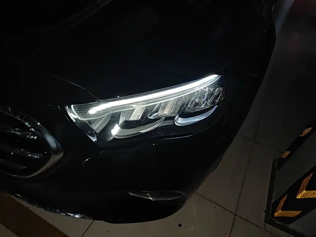 Mercedes-Benz E-Class — миниатюра 24