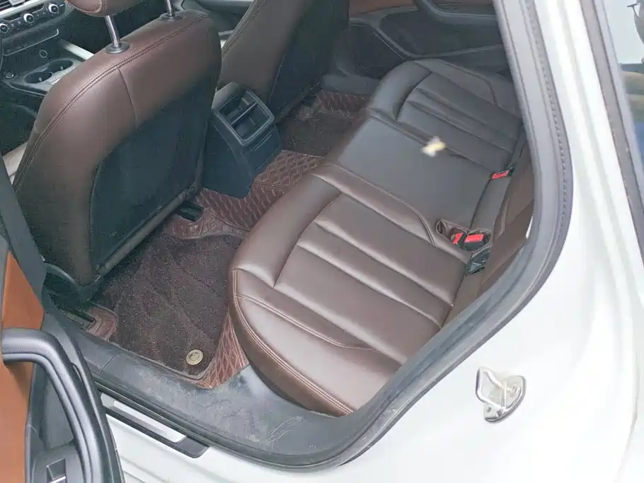 Audi A4L — миниатюра 11
