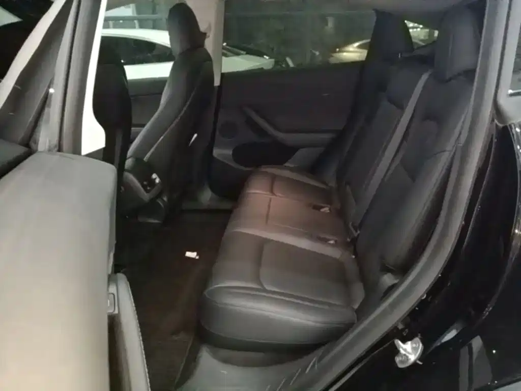 Tesla Model Y — миниатюра 17