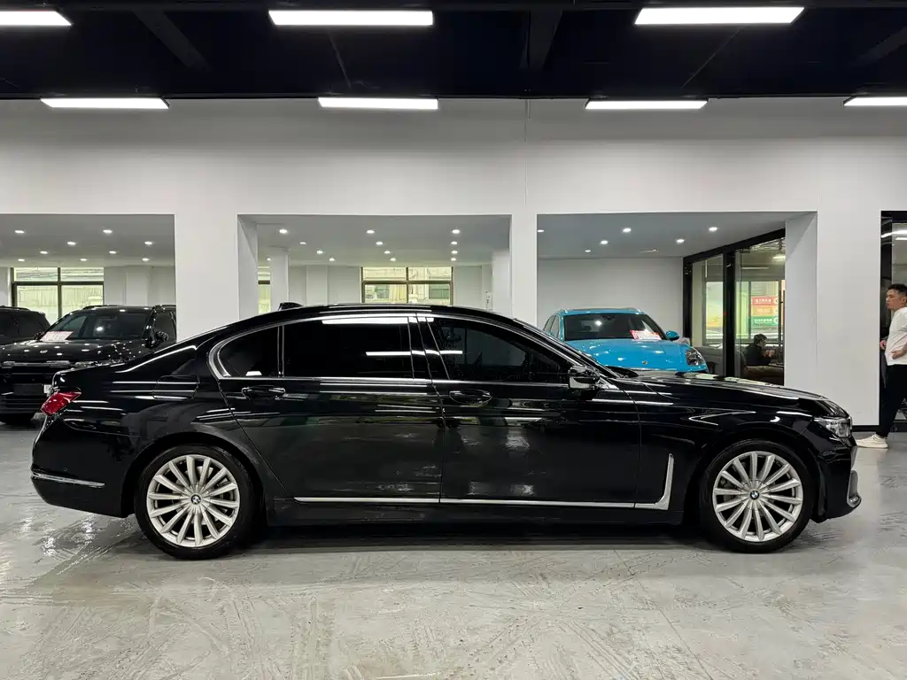 BMW 7 Series — миниатюра 4