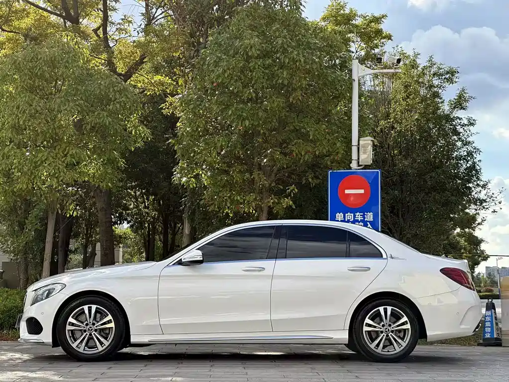 Mercedes-Benz C-Class — миниатюра 10