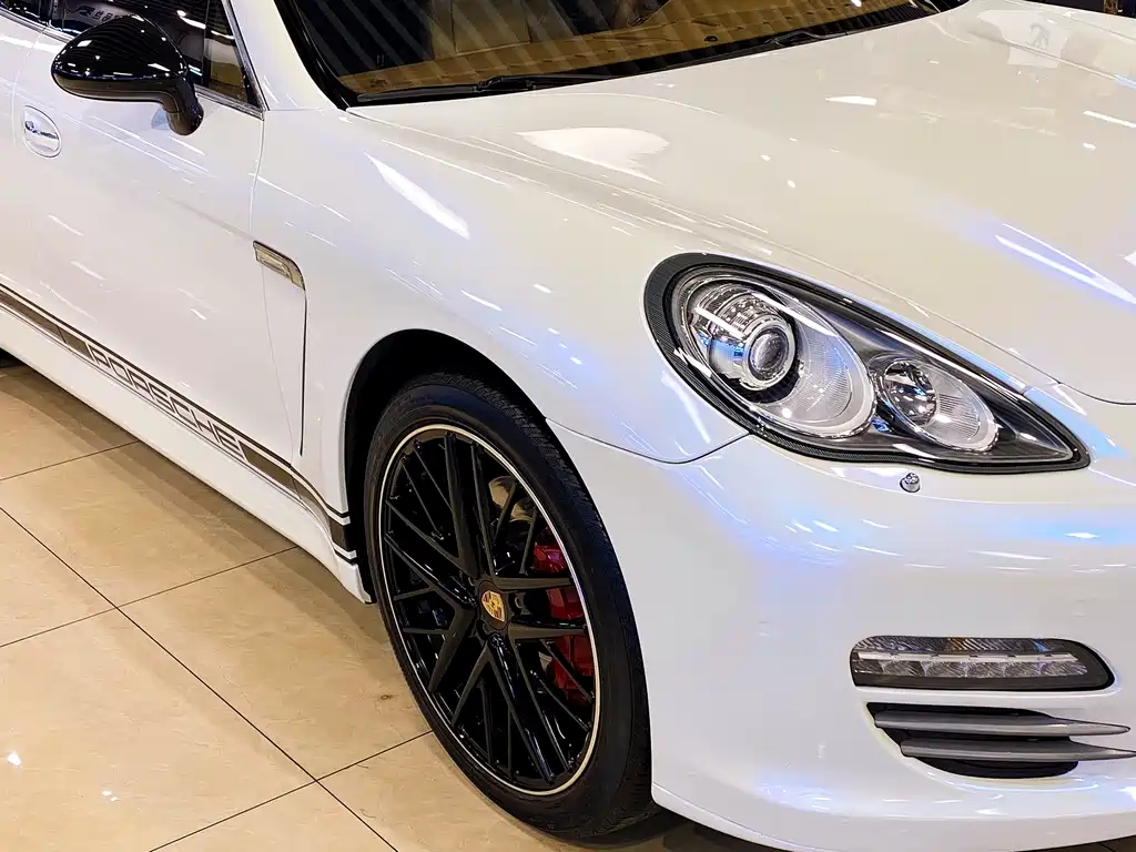 Porsche Panamera 2010 Panamera 4S 4.8L