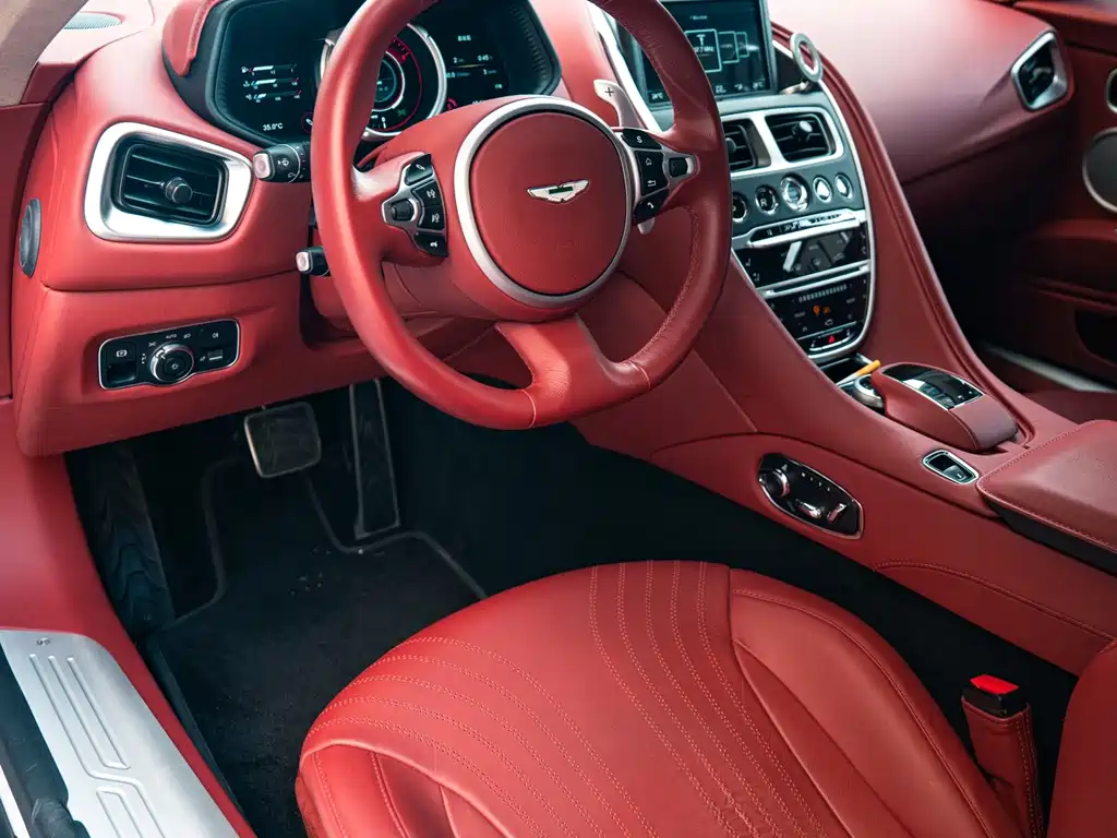 Aston Martin DB11 — миниатюра 21