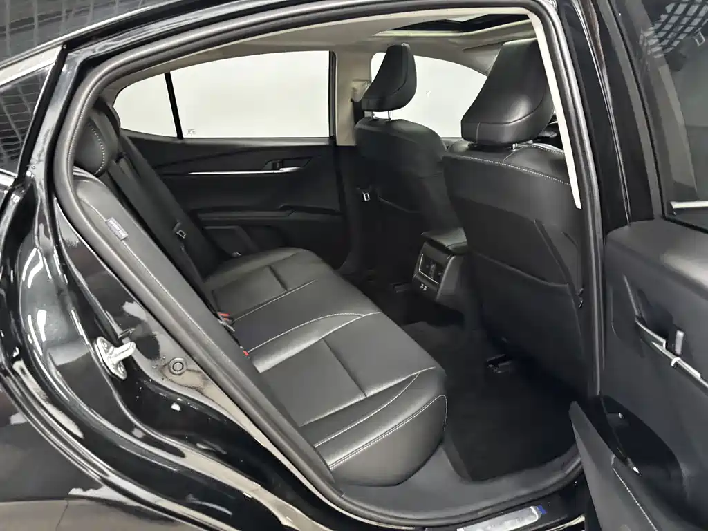 Toyota Camry — миниатюра 24