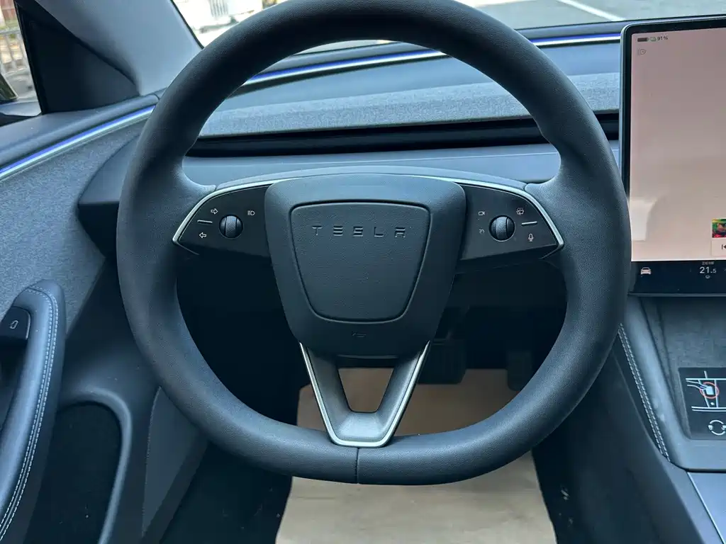 Tesla Model 3 — миниатюра 14