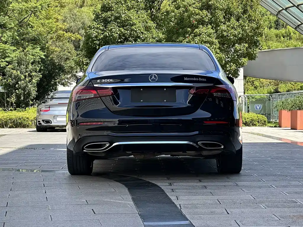 Mercedes-Benz E-Class — миниатюра 8