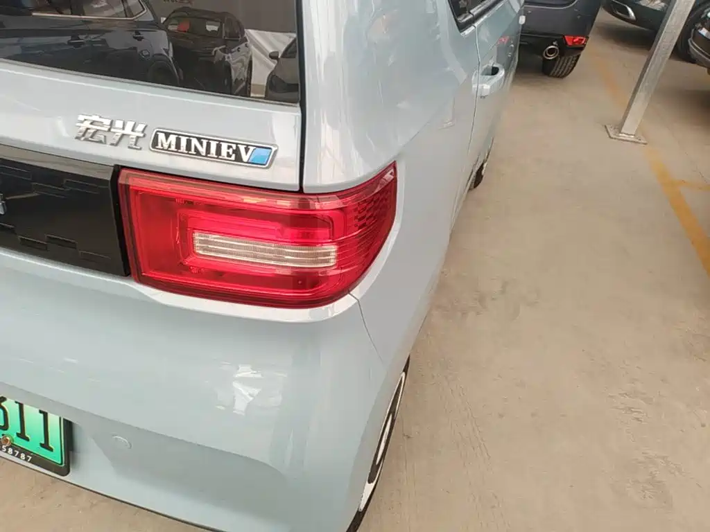 Wuling MINIEV — миниатюра 8