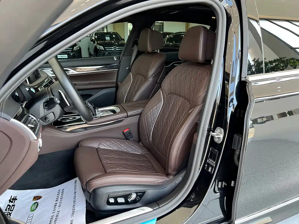 BMW 7 Series — миниатюра 8