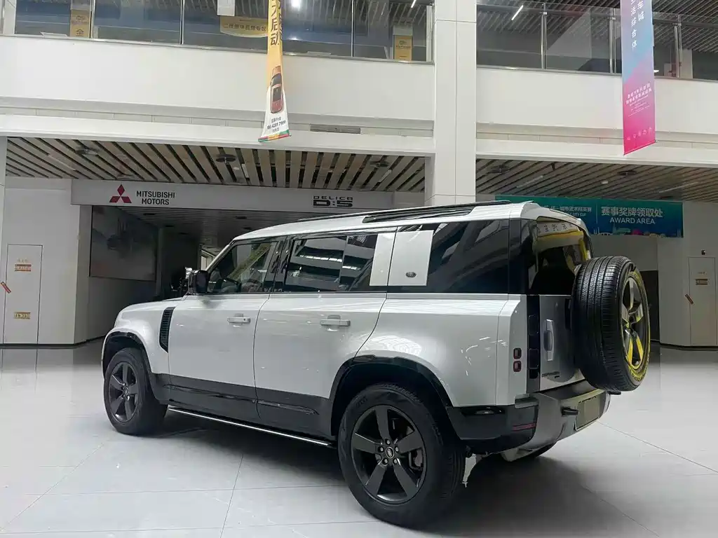 LAND ROVER DEFENDER