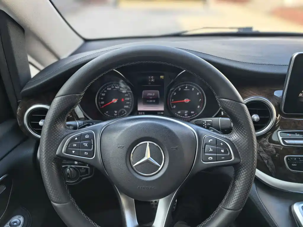 MERCEDES-BENZ V CLASS