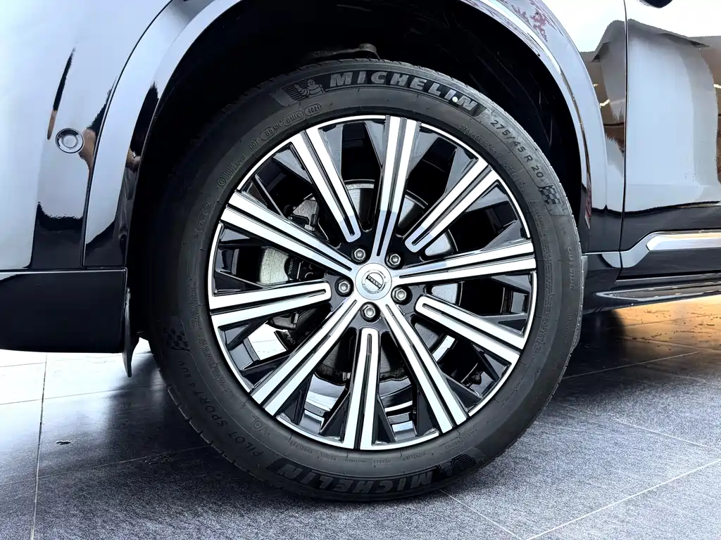 Volvo XC90 — миниатюра 10