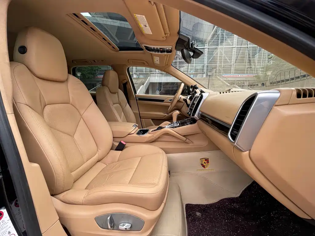 Porsche Cayenne — миниатюра 12