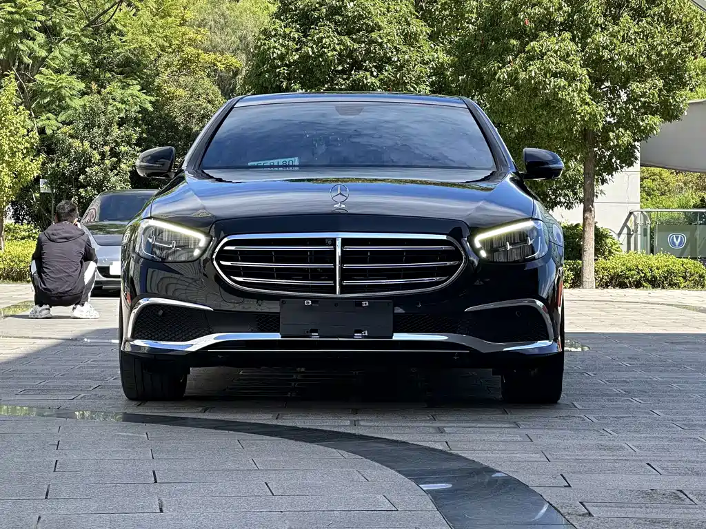Mercedes-Benz E-Class — миниатюра 2