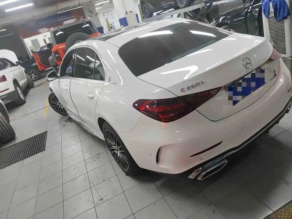 Mercedes-Benz C-Class — миниатюра 6