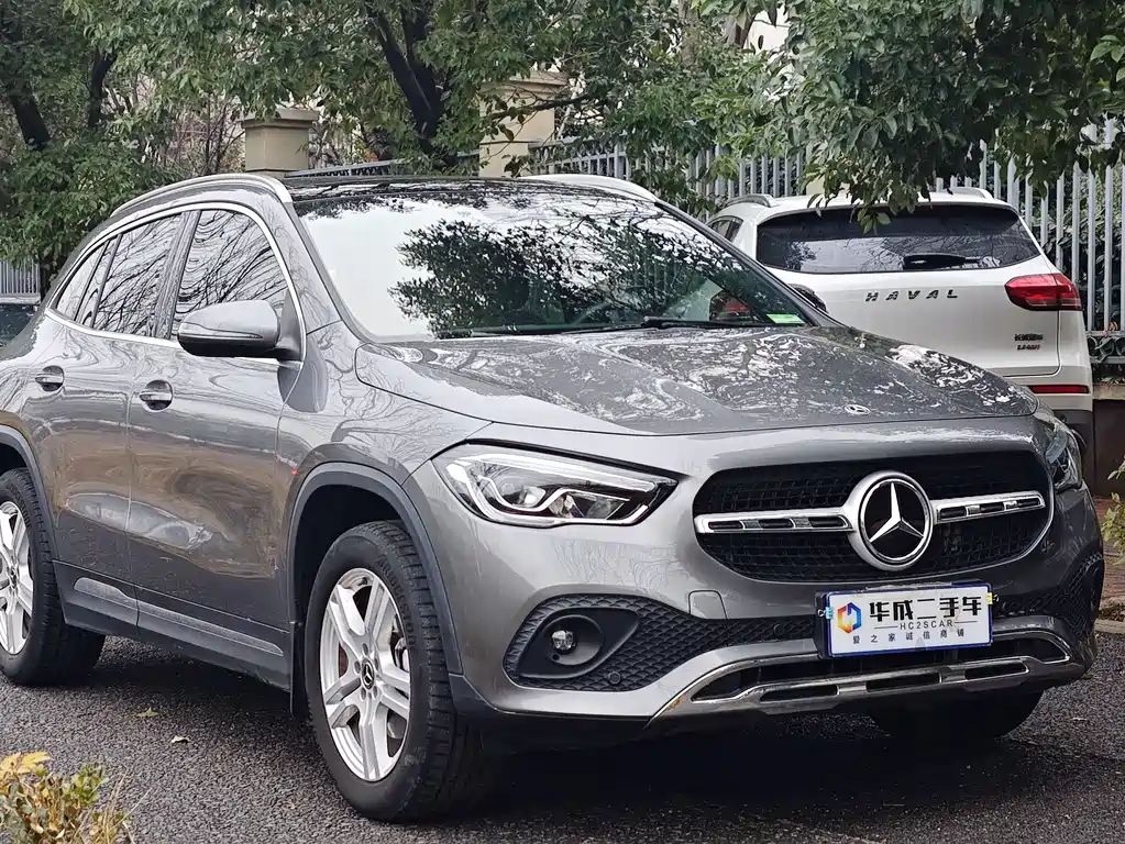 MERCEDES-BENZ GLA